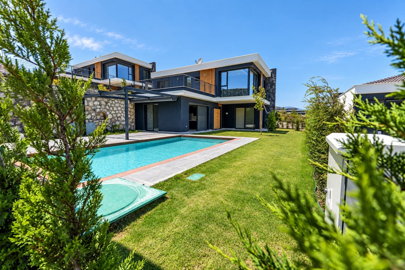 Hill Stone yerleşkesinin tamamlanmış hâli
