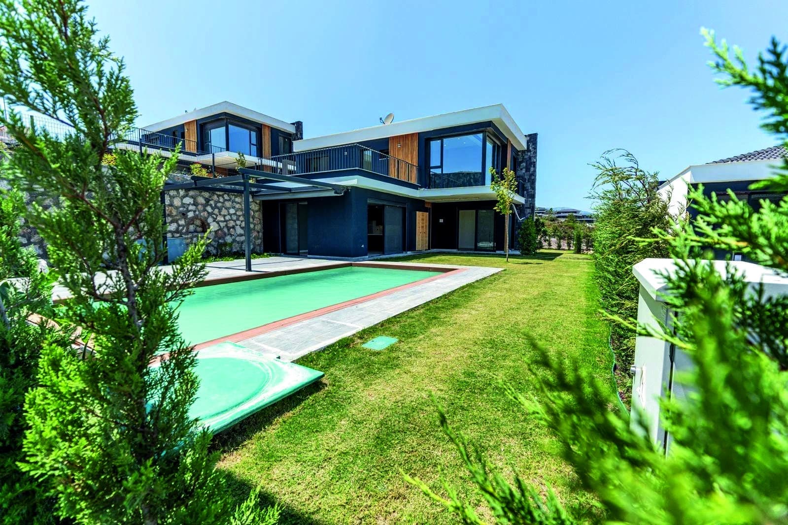 Hill Stone yerleşkesi, tamamlanmış yapının fotoğrafı